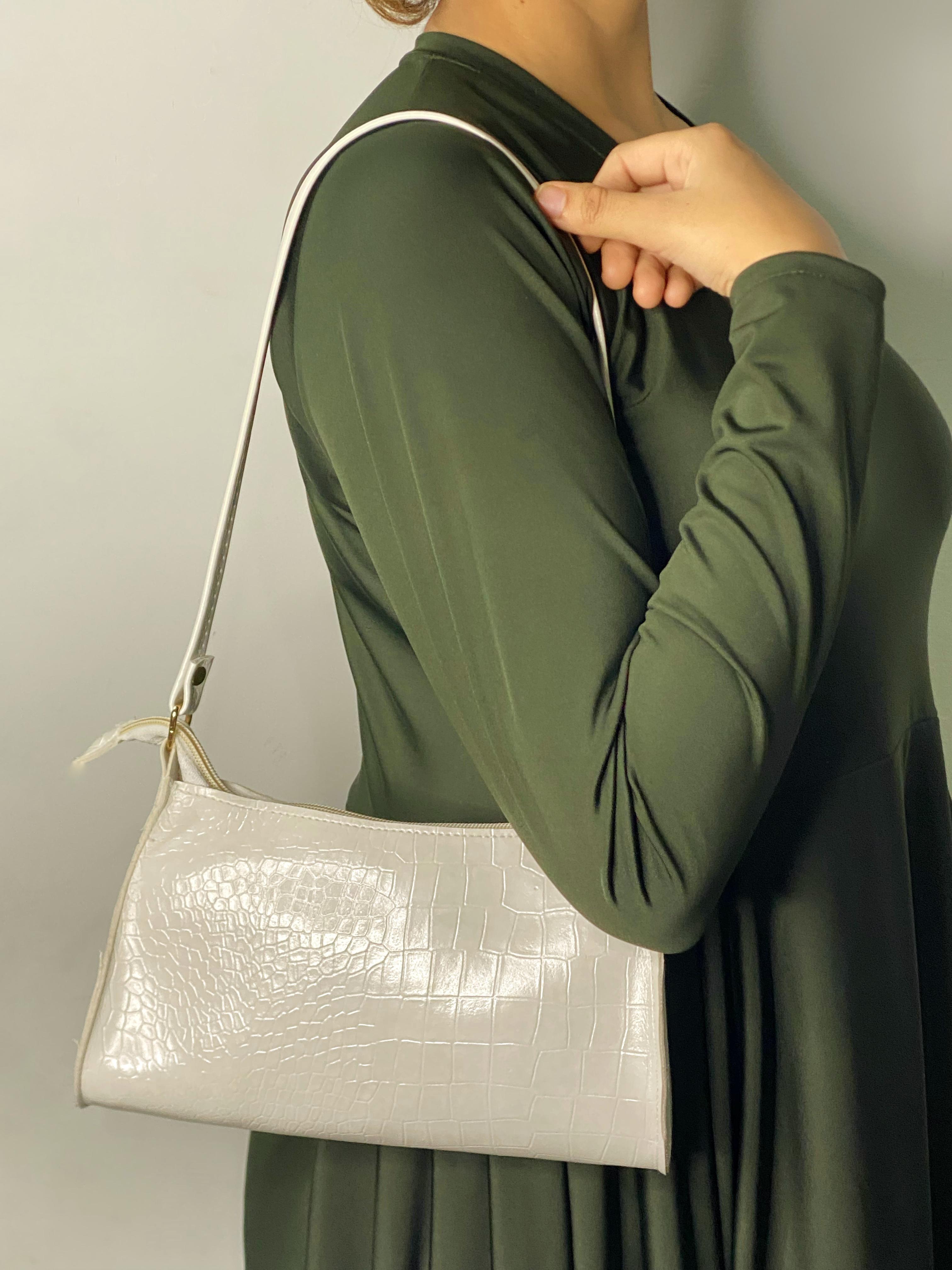 VoAura Versatile Leather Bag